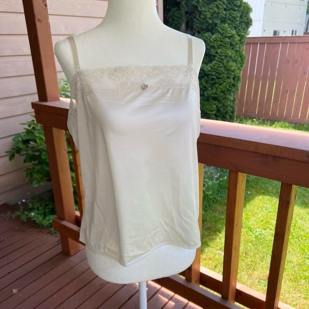 L’eggs Vintage white cream camisole with flower embroidery